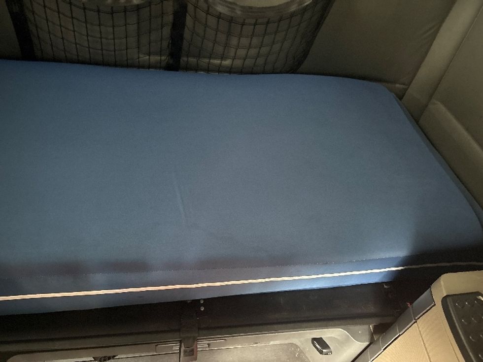 Sleeper Tractor-Heavy Duty Tractors-Freightliner-2020-Cascadia 12564ST-Prince George-VA-392,976\n\t\tmiles-$ 63,750 - Image 17