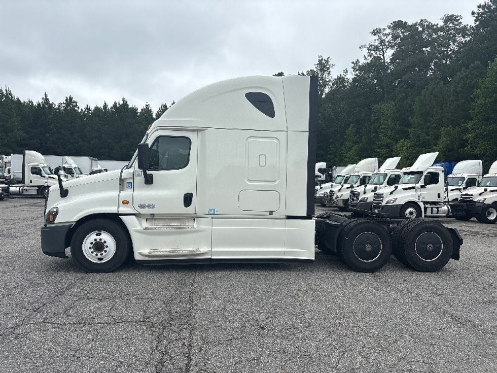 Sleeper Tractor-Heavy Duty Tractors-Freightliner-2020-Cascadia 12564ST-Prince George-VA-392,976\n\t\tmiles-$ 63,750 - Image 4