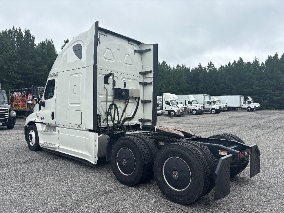 Sleeper Tractor-Heavy Duty Tractors-Freightliner-2020-Cascadia 12564ST-Prince George-VA-392,976\n\t\tmiles-$ 63,750 - Image 5