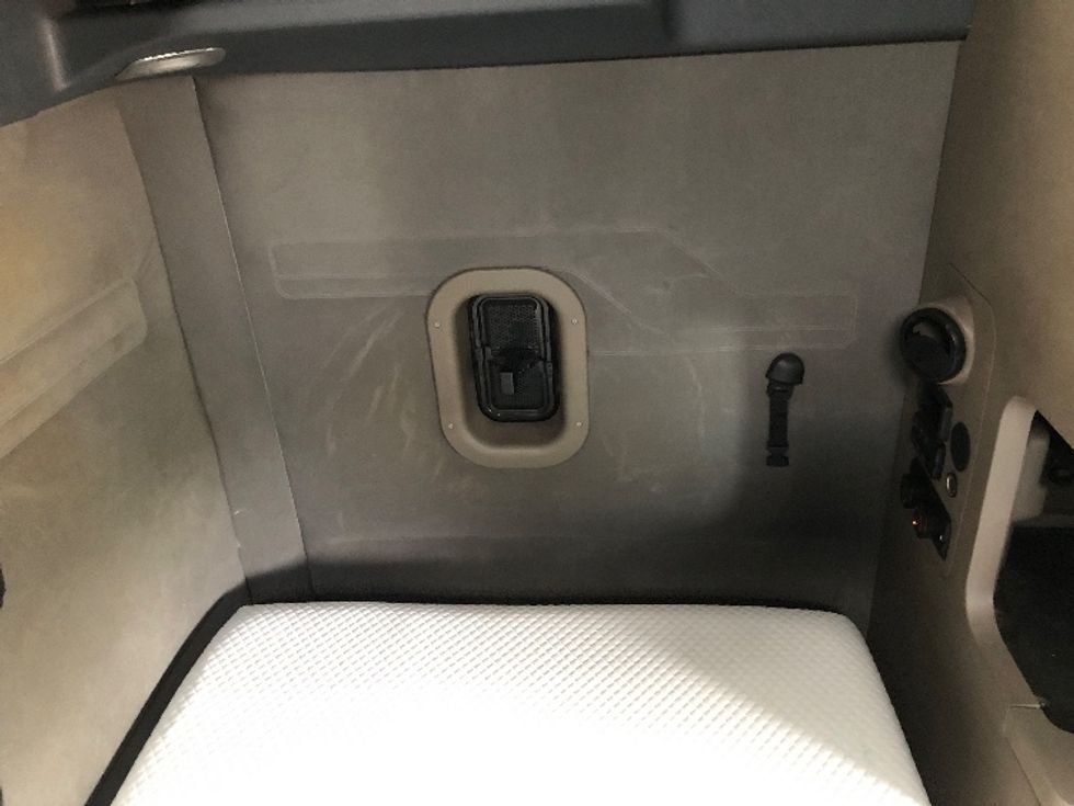 Sleeper Tractor-Heavy Duty Tractors-Freightliner-2020-Cascadia 12564ST-Shreveport-LA-419,721\n\t\tmiles-$ 63,250 - Image 18