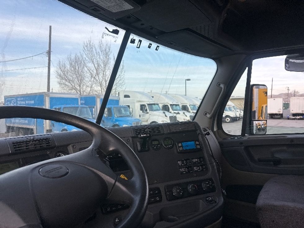 Sleeper Tractor-Heavy Duty Tractors-Freightliner-2020-Cascadia 12564ST-Sparks-NV-466,557\n\t\tmiles-$ 60,750 - Image 11