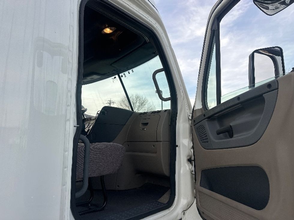 Sleeper Tractor-Heavy Duty Tractors-Freightliner-2020-Cascadia 12564ST-Sparks-NV-466,557\n\t\tmiles-$ 60,750 - Image 13