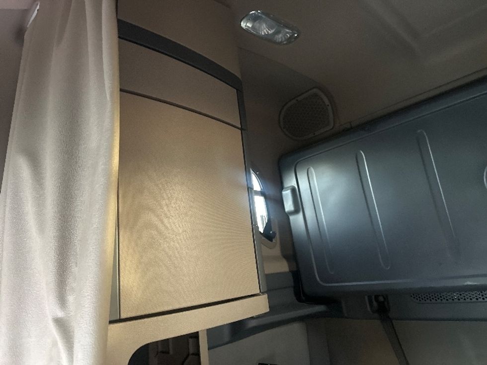 Sleeper Tractor-Heavy Duty Tractors-Freightliner-2020-Cascadia 12564ST-Sparks-NV-466,557\n\t\tmiles-$ 60,750 - Image 19