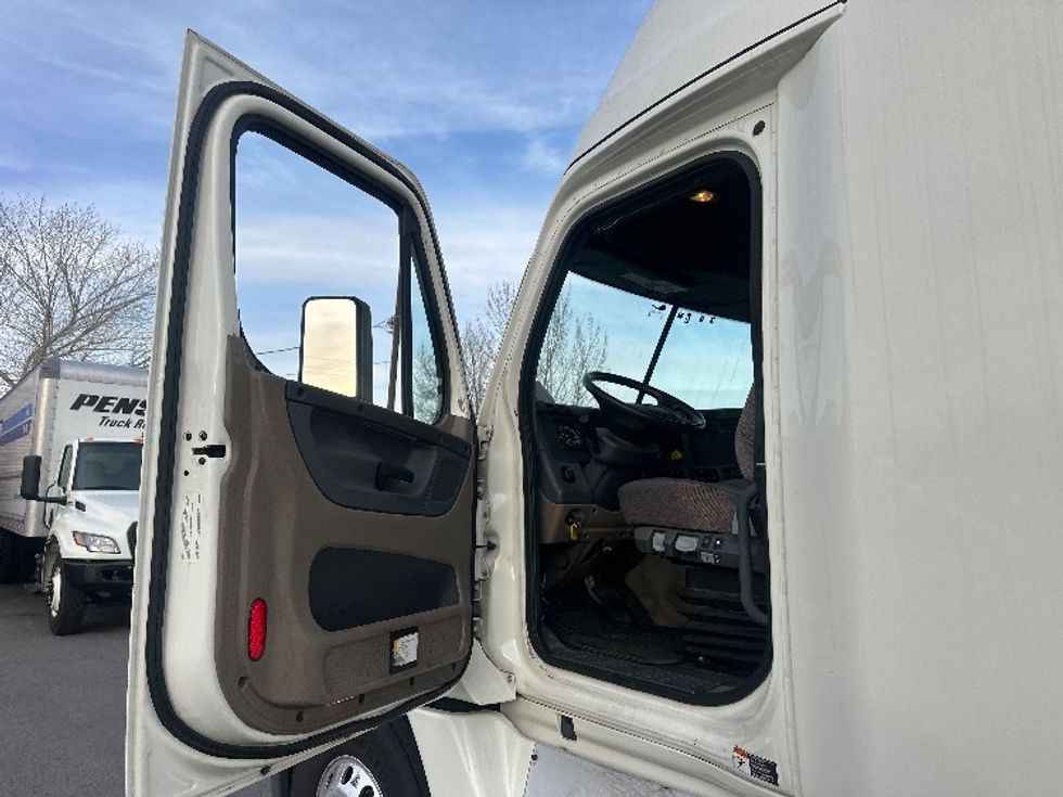 Sleeper Tractor-Heavy Duty Tractors-Freightliner-2020-Cascadia 12564ST-Sparks-NV-466,557\n\t\tmiles-$ 60,750 - Image 9