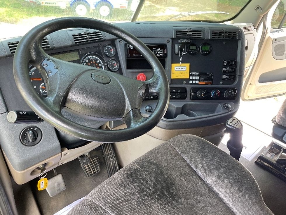 Sleeper Tractor-Heavy Duty Tractors-Freightliner-2020-Cascadia 12564ST-Spartanburg-SC-386,325\n\t\tmiles-$ 58,750 - Image 10
