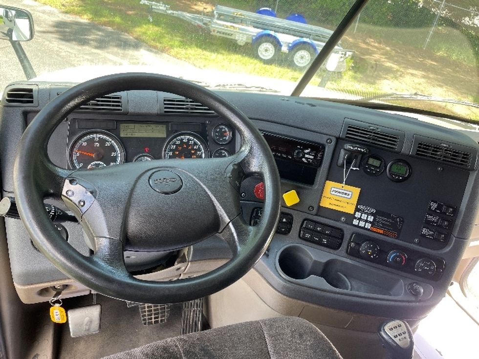 Sleeper Tractor-Heavy Duty Tractors-Freightliner-2020-Cascadia 12564ST-Spartanburg-SC-386,325\n\t\tmiles-$ 58,750 - Image 11