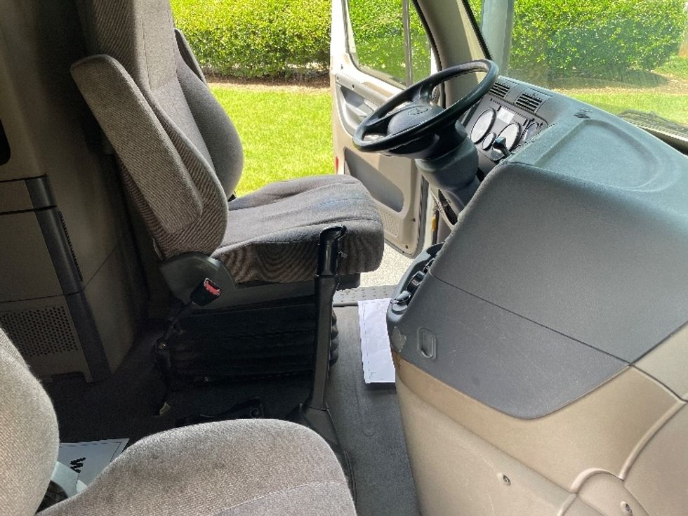 Sleeper Tractor-Heavy Duty Tractors-Freightliner-2020-Cascadia 12564ST-Spartanburg-SC-386,325\n\t\tmiles-$ 58,750 - Image 15