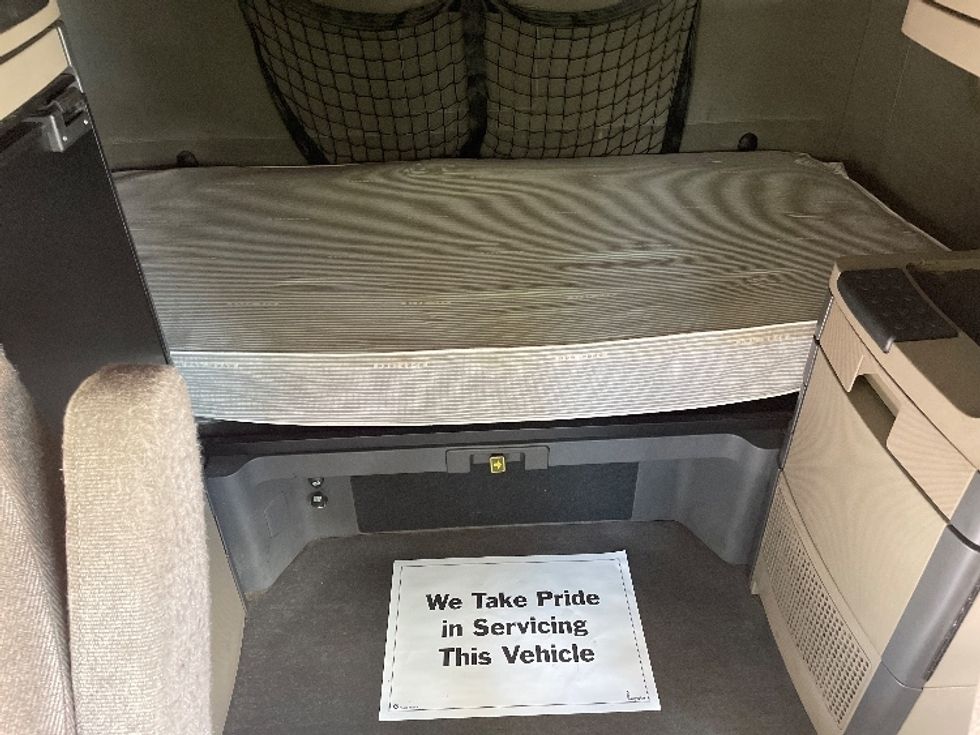 Sleeper Tractor-Heavy Duty Tractors-Freightliner-2020-Cascadia 12564ST-Spartanburg-SC-386,325\n\t\tmiles-$ 58,750 - Image 16