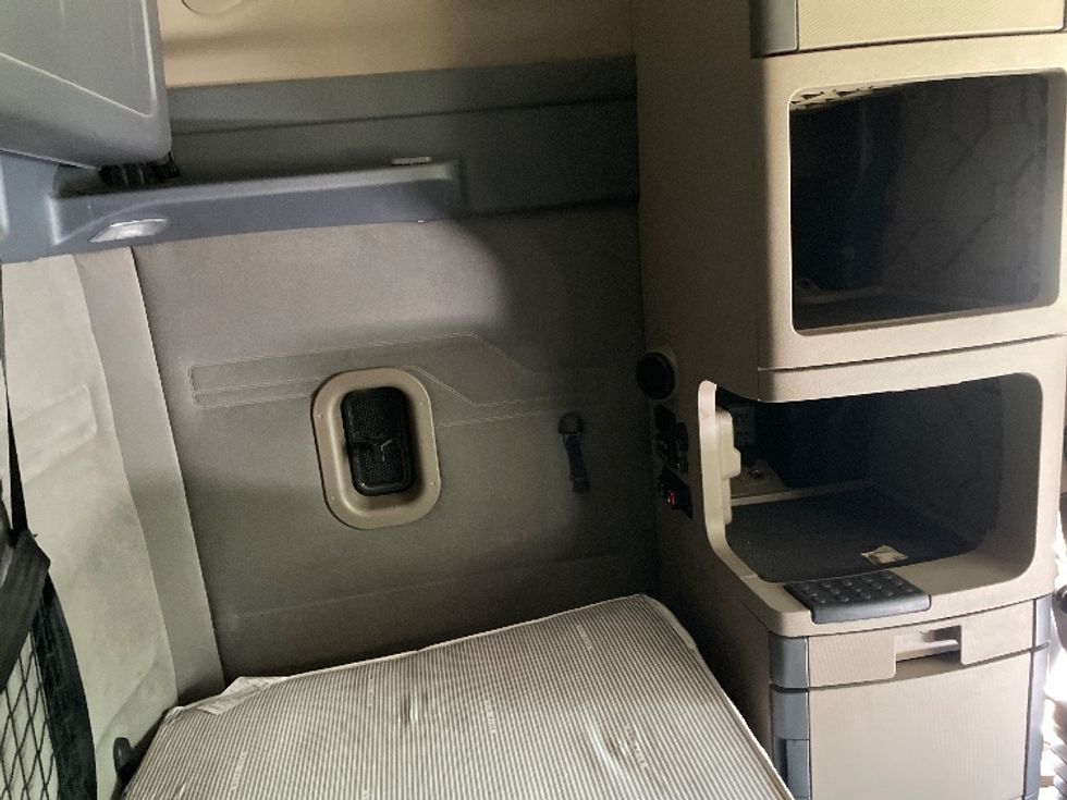 Sleeper Tractor-Heavy Duty Tractors-Freightliner-2020-Cascadia 12564ST-Spartanburg-SC-386,325\n\t\tmiles-$ 58,750 - Image 18