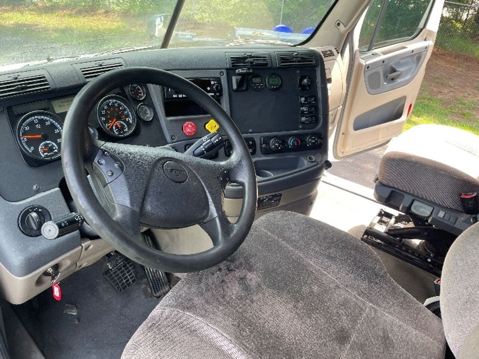 Sleeper Tractor-Heavy Duty Tractors-Freightliner-2020-Cascadia 12564ST-Spartanburg-SC-503,999\n\t\tmiles-$ 54,250 - Image 10