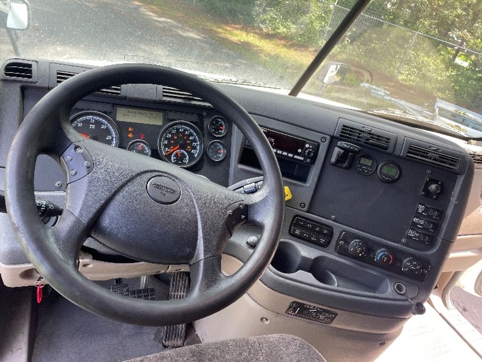 Sleeper Tractor-Heavy Duty Tractors-Freightliner-2020-Cascadia 12564ST-Spartanburg-SC-503,999\n\t\tmiles-$ 54,250 - Image 11