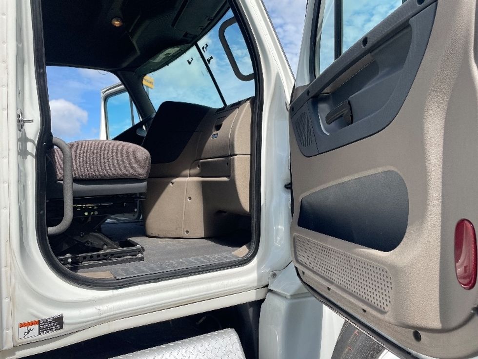 Sleeper Tractor-Heavy Duty Tractors-Freightliner-2020-Cascadia 12564ST-Spartanburg-SC-503,999\n\t\tmiles-$ 54,250 - Image 13
