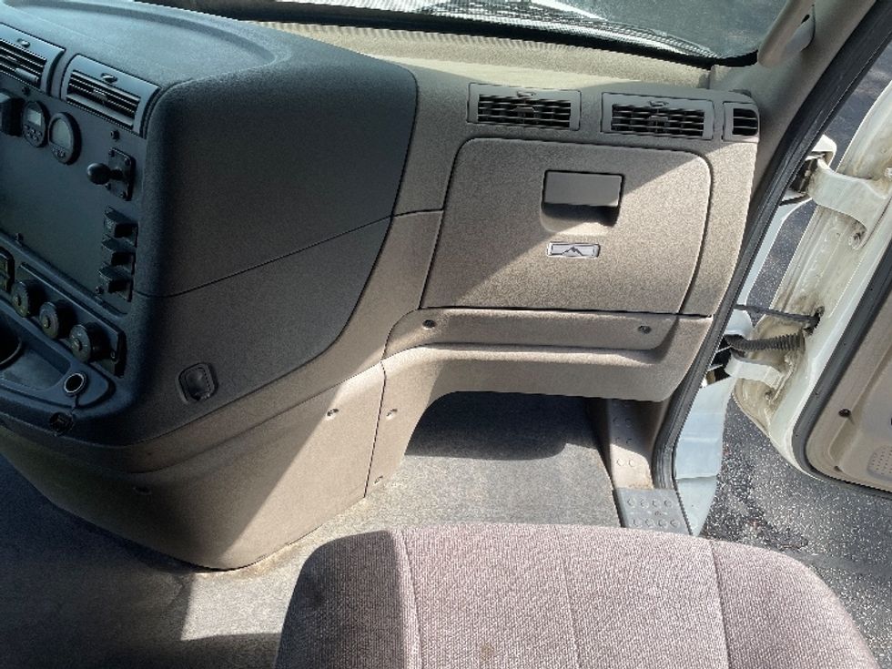 Sleeper Tractor-Heavy Duty Tractors-Freightliner-2020-Cascadia 12564ST-Spartanburg-SC-503,999\n\t\tmiles-$ 54,250 - Image 14