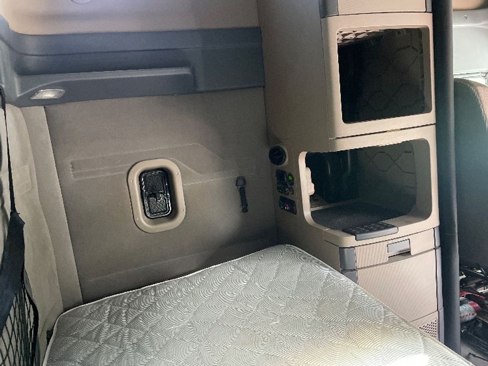 Sleeper Tractor-Heavy Duty Tractors-Freightliner-2020-Cascadia 12564ST-Spartanburg-SC-503,999\n\t\tmiles-$ 54,250 - Image 18