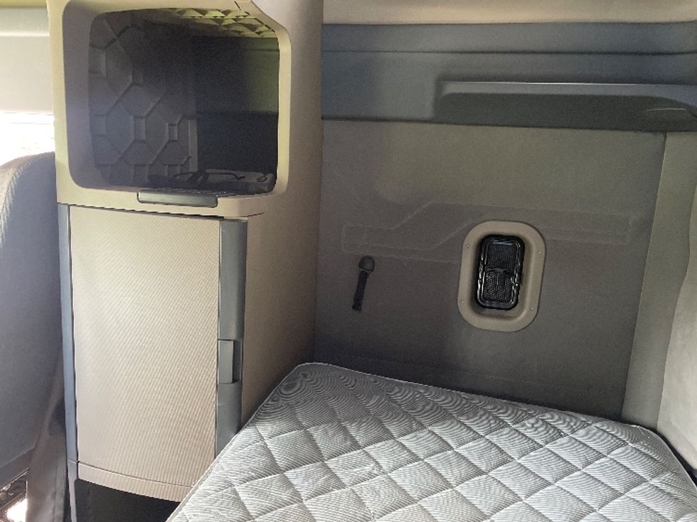 Sleeper Tractor-Heavy Duty Tractors-Freightliner-2020-Cascadia 12564ST-Spartanburg-SC-503,999\n\t\tmiles-$ 54,250 - Image 19