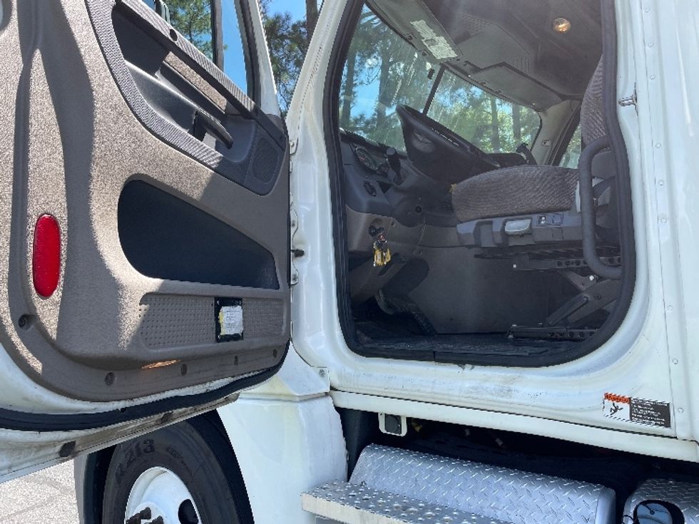 Sleeper Tractor-Heavy Duty Tractors-Freightliner-2020-Cascadia 12564ST-Spartanburg-SC-540,753\n\t\tmiles-$ 51,000 - Image 9