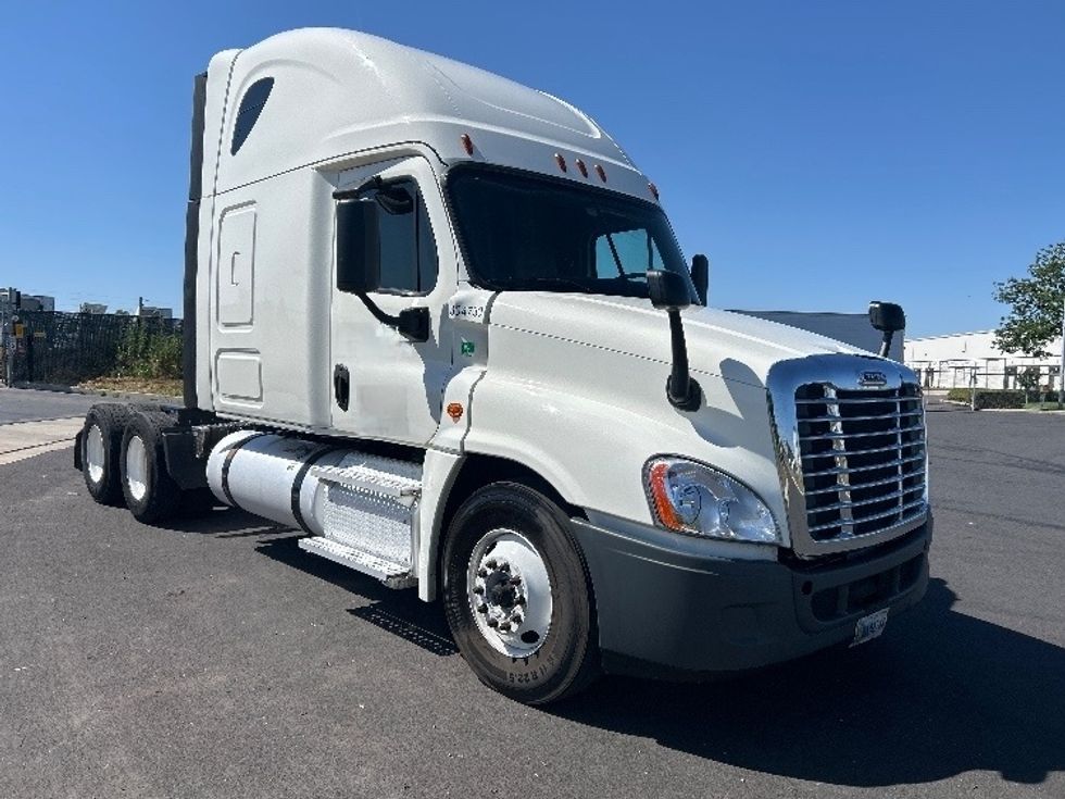 Sleeper Tractor-Heavy Duty Tractors-Freightliner-2020-Cascadia 12564ST-Stockton-CA-532,126\n\t\tmiles-$ 45,750 - Image 1