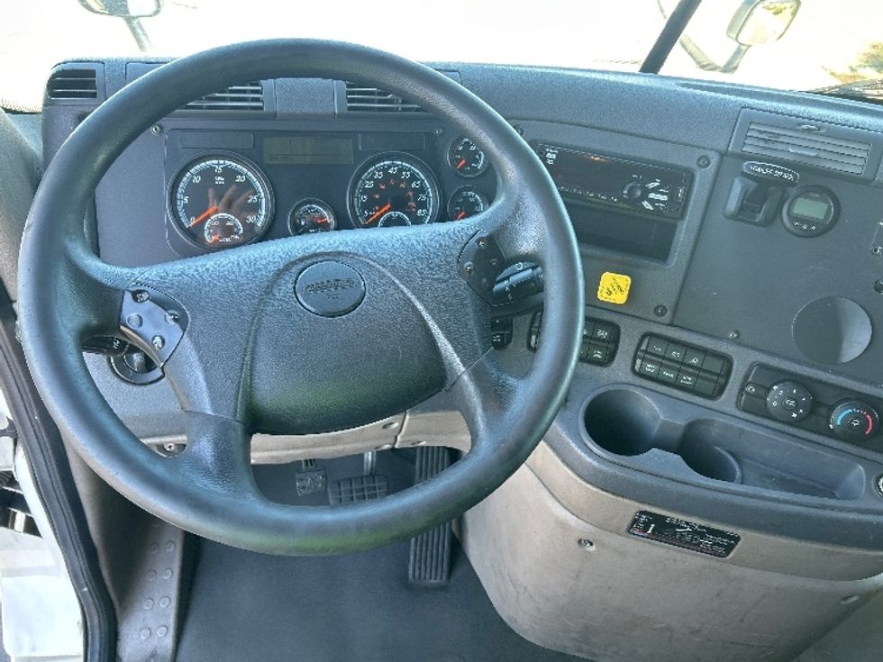Sleeper Tractor-Heavy Duty Tractors-Freightliner-2020-Cascadia 12564ST-Stockton-CA-532,126\n\t\tmiles-$ 45,750 - Image 11