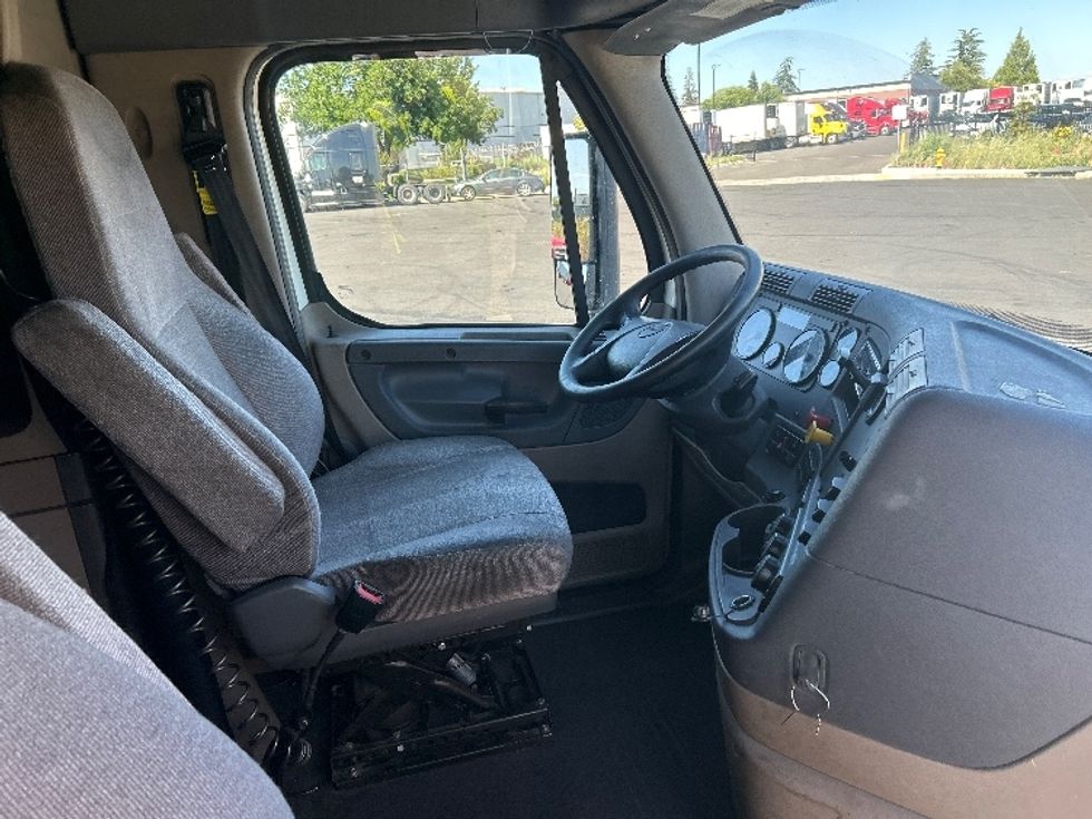 Sleeper Tractor-Heavy Duty Tractors-Freightliner-2020-Cascadia 12564ST-Stockton-CA-532,126\n\t\tmiles-$ 45,750 - Image 15