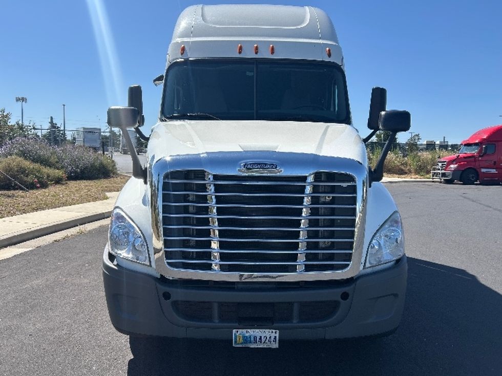 Sleeper Tractor-Heavy Duty Tractors-Freightliner-2020-Cascadia 12564ST-Stockton-CA-532,126\n\t\tmiles-$ 45,750 - Image 2