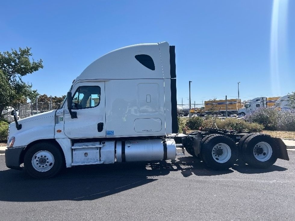 Sleeper Tractor-Heavy Duty Tractors-Freightliner-2020-Cascadia 12564ST-Stockton-CA-532,126\n\t\tmiles-$ 45,750 - Image 3