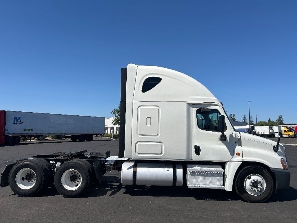 Sleeper Tractor-Heavy Duty Tractors-Freightliner-2020-Cascadia 12564ST-Stockton-CA-532,126\n\t\tmiles-$ 45,750 - Image 6