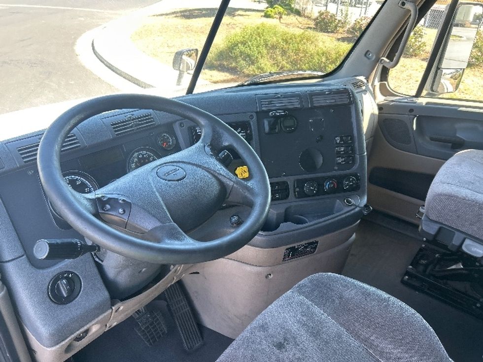 Sleeper Tractor-Heavy Duty Tractors-Freightliner-2020-Cascadia 12564ST-Stockton-CA-532,126\n\t\tmiles-$ 45,750 - Image 7