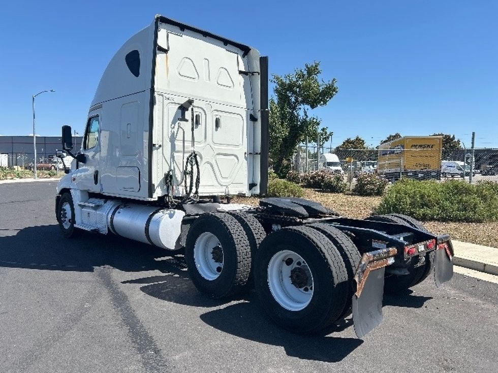 Sleeper Tractor-Heavy Duty Tractors-Freightliner-2020-Cascadia 12564ST-Stockton-CA-532,126\n\t\tmiles-$ 45,750 - Image 9