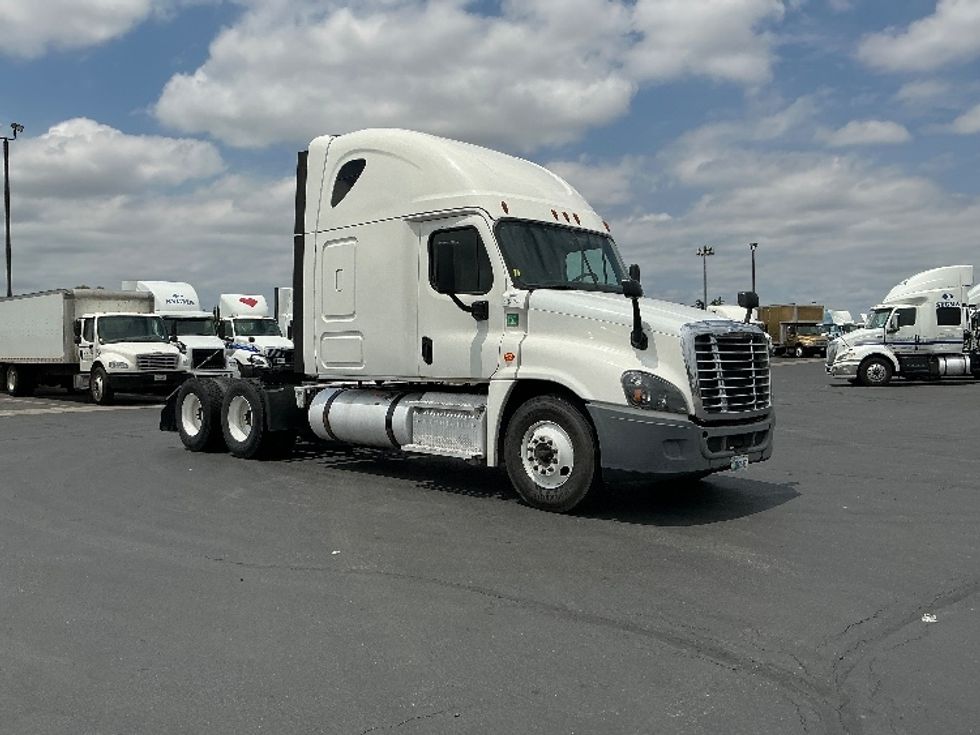 Sleeper Tractor-Heavy Duty Tractors-Freightliner-2020-Cascadia 12564ST-Stockton-CA-657,951\n\t\tmiles-$ 41,750 - Image 1