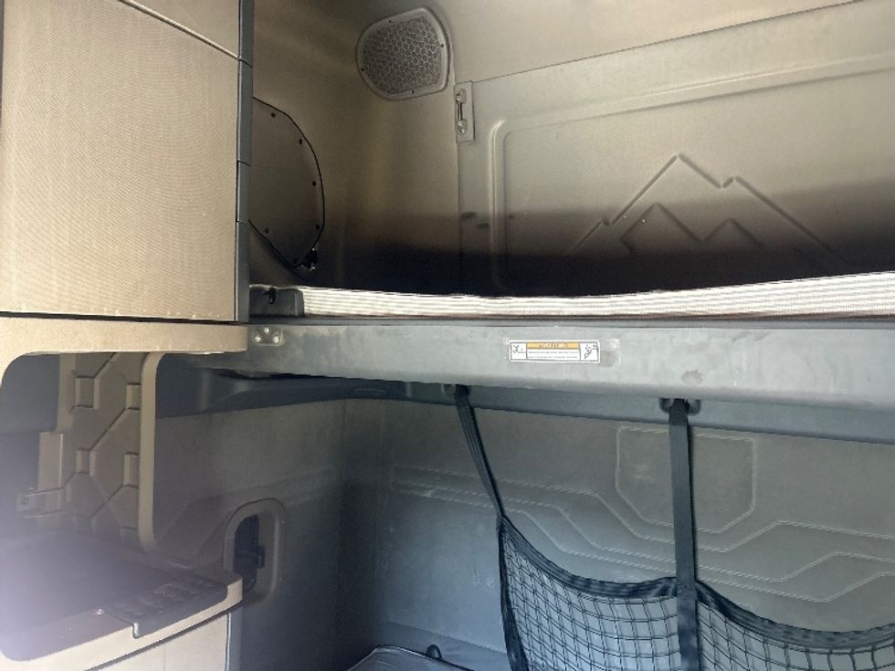 Sleeper Tractor-Heavy Duty Tractors-Freightliner-2020-Cascadia 12564ST-Stockton-CA-657,951\n\t\tmiles-$ 41,750 - Image 17