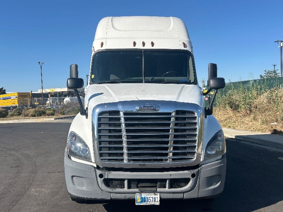 Sleeper Tractor-Heavy Duty Tractors-Freightliner-2020-Cascadia 12564ST-Stockton-CA-657,951\n\t\tmiles-$ 41,750 - Image 2