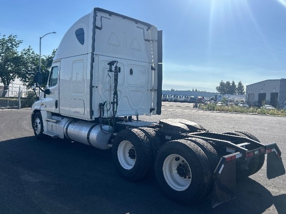 Sleeper Tractor-Heavy Duty Tractors-Freightliner-2020-Cascadia 12564ST-Stockton-CA-657,951\n\t\tmiles-$ 41,750 - Image 3