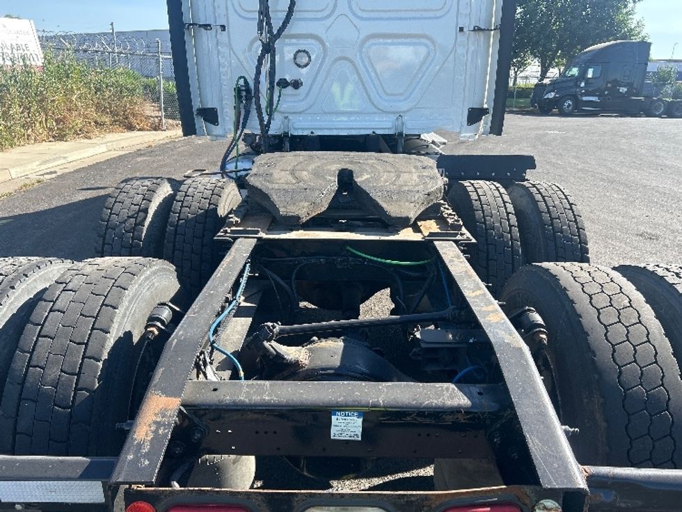 Sleeper Tractor-Heavy Duty Tractors-Freightliner-2020-Cascadia 12564ST-Stockton-CA-657,951\n\t\tmiles-$ 41,750 - Image 4