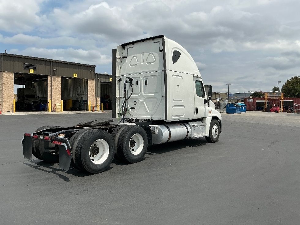 Sleeper Tractor-Heavy Duty Tractors-Freightliner-2020-Cascadia 12564ST-Stockton-CA-657,951\n\t\tmiles-$ 41,750 - Image 5