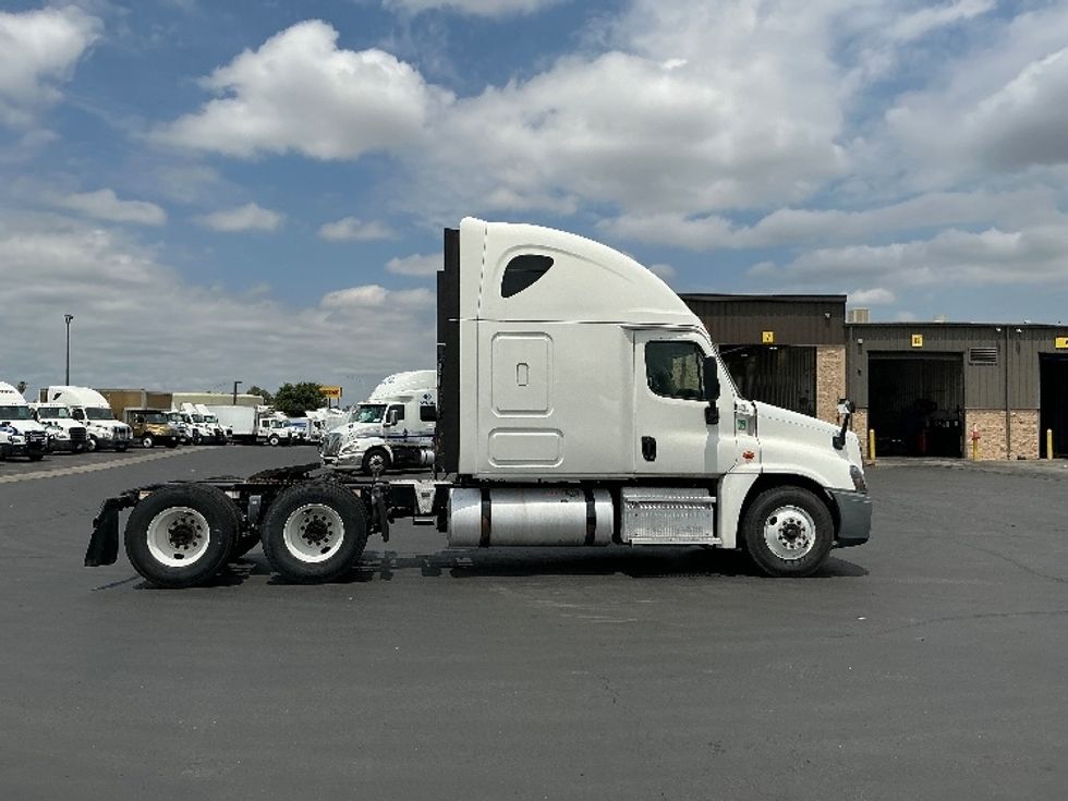 Sleeper Tractor-Heavy Duty Tractors-Freightliner-2020-Cascadia 12564ST-Stockton-CA-657,951\n\t\tmiles-$ 41,750 - Image 6