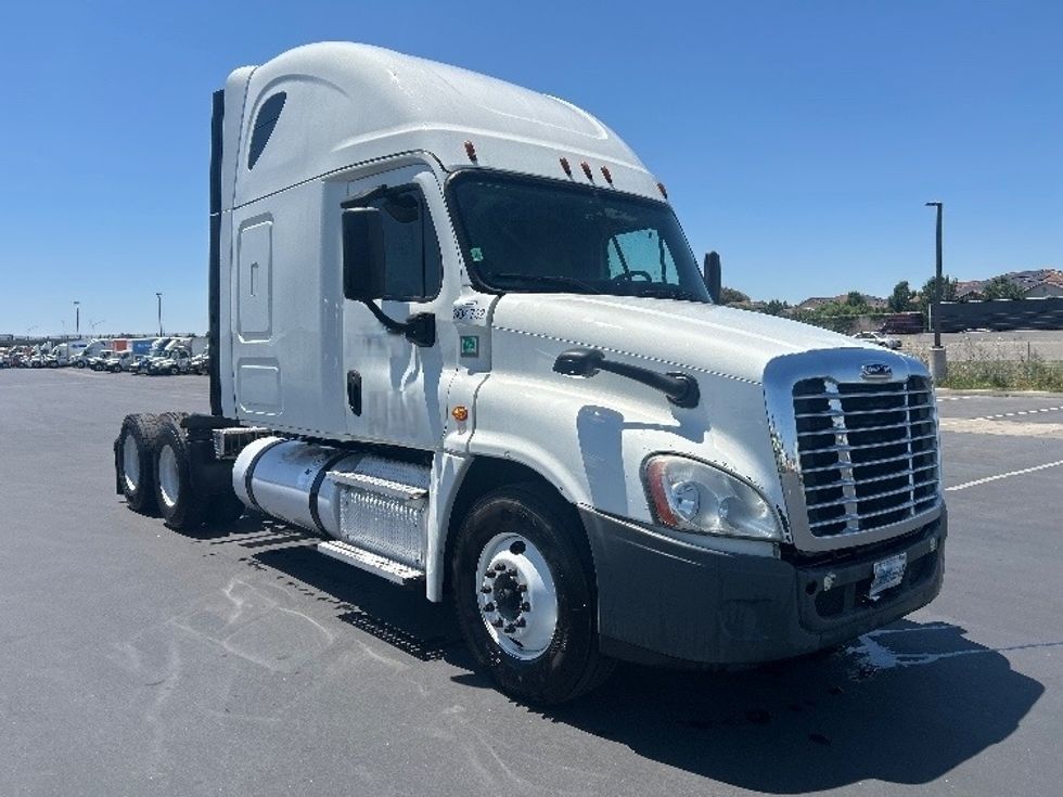Sleeper Tractor-Heavy Duty Tractors-Freightliner-2020-Cascadia 12564ST-Stockton-CA-663,248\n\t\tmiles-$ 40,250 - Image 1