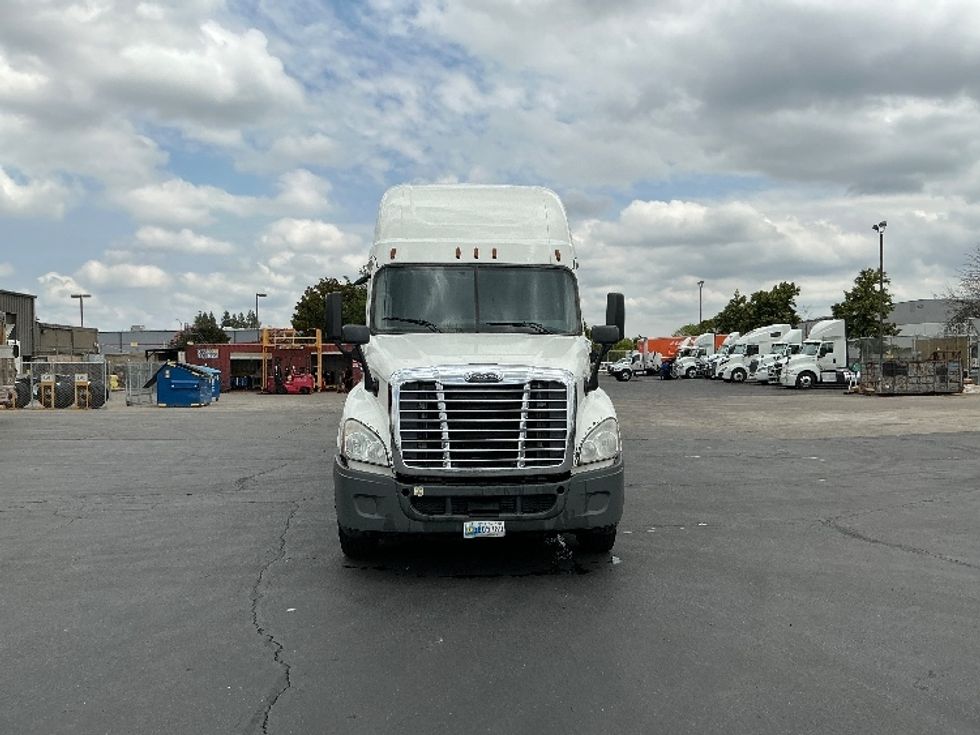 Sleeper Tractor-Heavy Duty Tractors-Freightliner-2020-Cascadia 12564ST-Stockton-CA-687,171\n\t\tmiles-$ 39,250 - Image 1