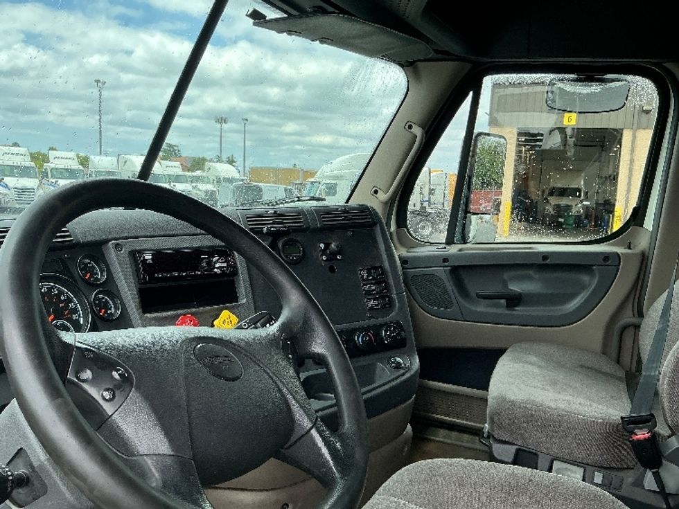Sleeper Tractor-Heavy Duty Tractors-Freightliner-2020-Cascadia 12564ST-Stockton-CA-687,171\n\t\tmiles-$ 39,250 - Image 10