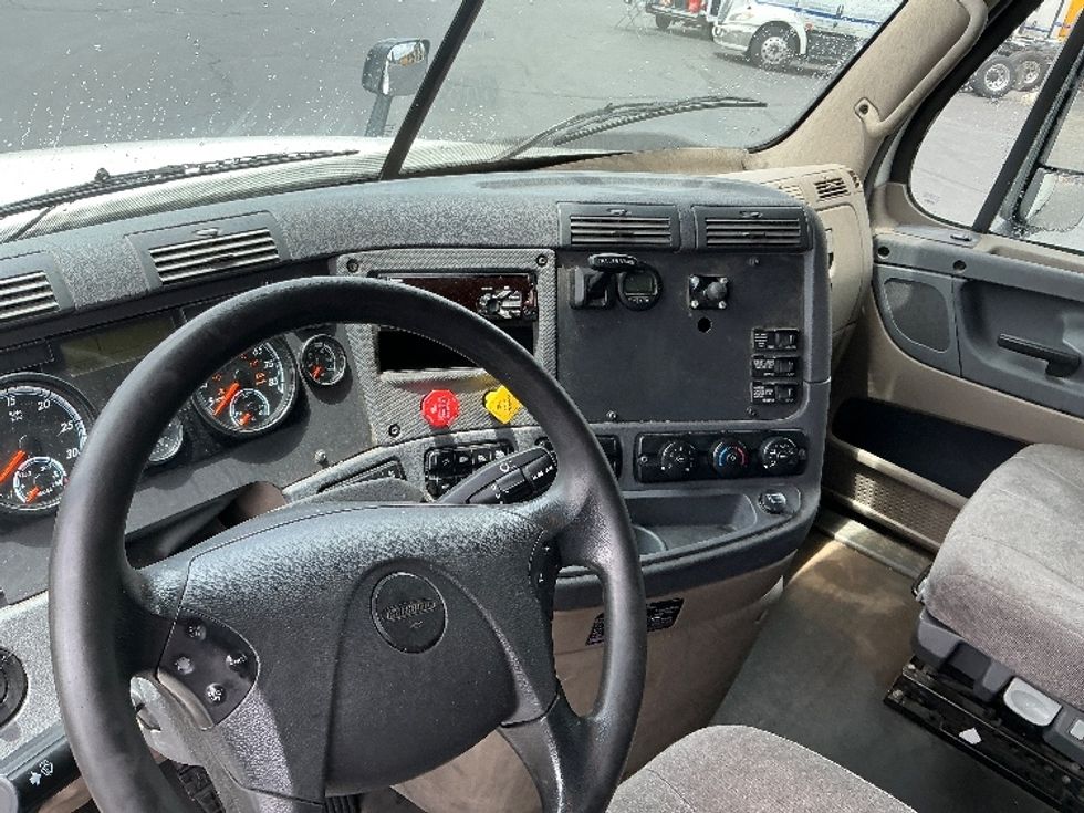 Sleeper Tractor-Heavy Duty Tractors-Freightliner-2020-Cascadia 12564ST-Stockton-CA-687,171\n\t\tmiles-$ 39,250 - Image 11