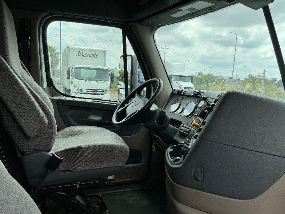 Sleeper Tractor-Heavy Duty Tractors-Freightliner-2020-Cascadia 12564ST-Stockton-CA-687,171\n\t\tmiles-$ 39,250 - Image 14