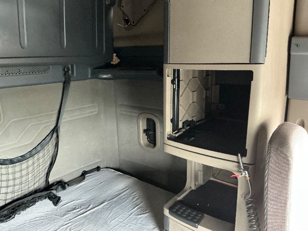Sleeper Tractor-Heavy Duty Tractors-Freightliner-2020-Cascadia 12564ST-Stockton-CA-687,171\n\t\tmiles-$ 39,250 - Image 17