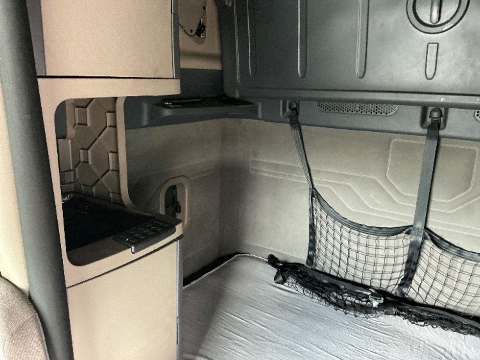 Sleeper Tractor-Heavy Duty Tractors-Freightliner-2020-Cascadia 12564ST-Stockton-CA-687,171\n\t\tmiles-$ 39,250 - Image 18