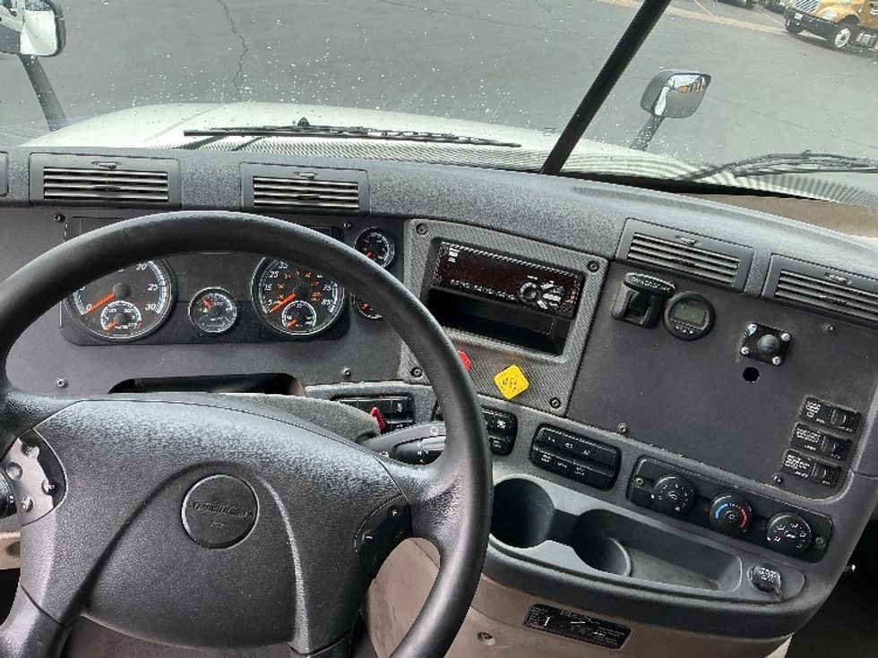 Sleeper Tractor-Heavy Duty Tractors-Freightliner-2020-Cascadia 12564ST-Stockton-CA-687,171\n\t\tmiles-$ 39,250 - Image 3