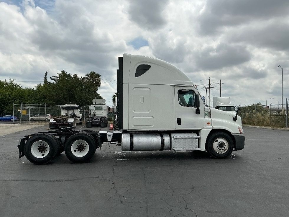 Sleeper Tractor-Heavy Duty Tractors-Freightliner-2020-Cascadia 12564ST-Stockton-CA-687,171\n\t\tmiles-$ 39,250 - Image 8