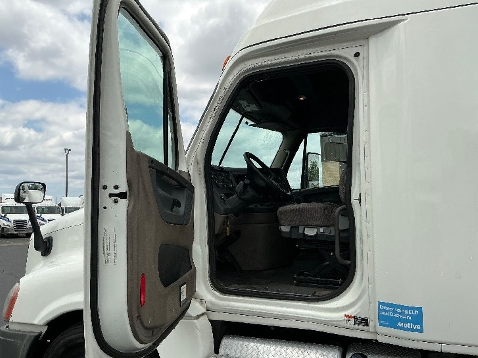Sleeper Tractor-Heavy Duty Tractors-Freightliner-2020-Cascadia 12564ST-Stockton-CA-687,171\n\t\tmiles-$ 39,250 - Image 9