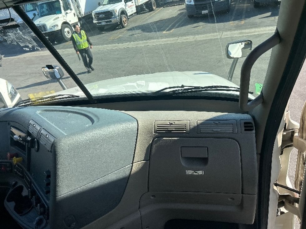 Sleeper Tractor-Heavy Duty Tractors-Freightliner-2020-Cascadia 12564ST-Torrance-CA-398,044\n\t\tmiles-$ 59,250 - Image 14