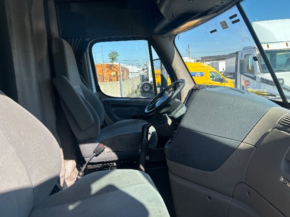 Sleeper Tractor-Heavy Duty Tractors-Freightliner-2020-Cascadia 12564ST-Torrance-CA-398,044\n\t\tmiles-$ 59,250 - Image 15