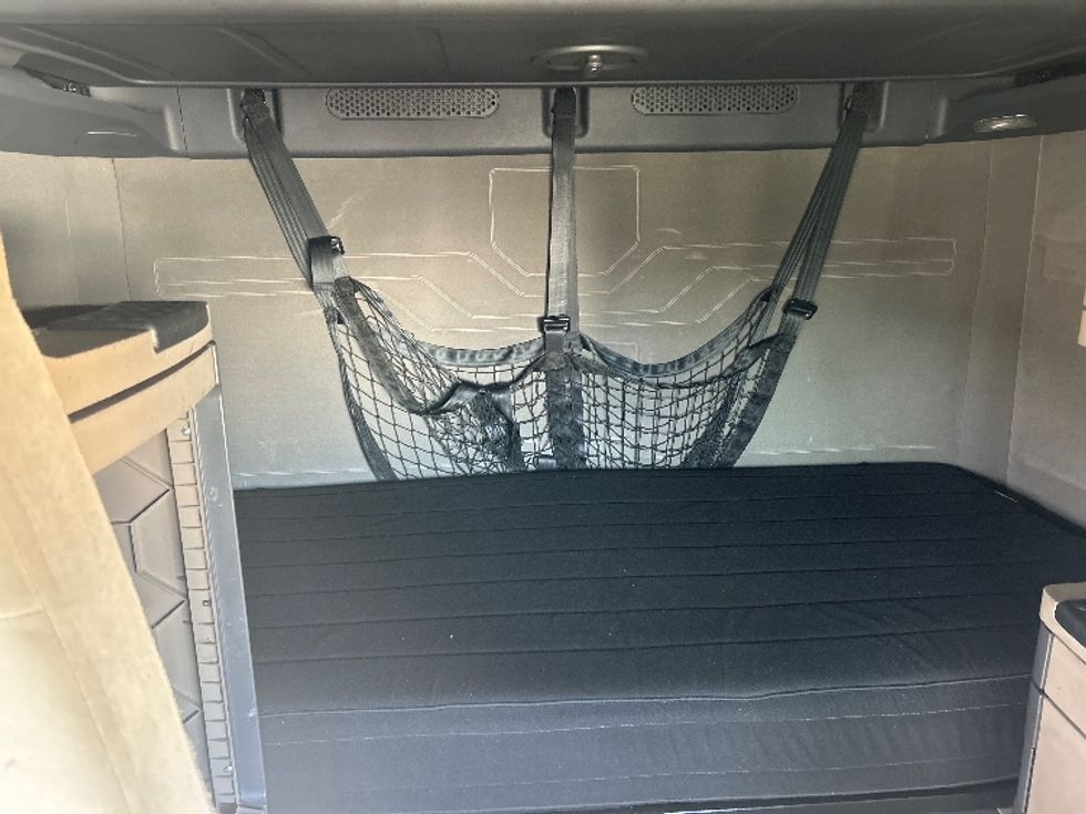 Sleeper Tractor-Heavy Duty Tractors-Freightliner-2020-Cascadia 12564ST-Torrance-CA-398,044\n\t\tmiles-$ 59,250 - Image 16