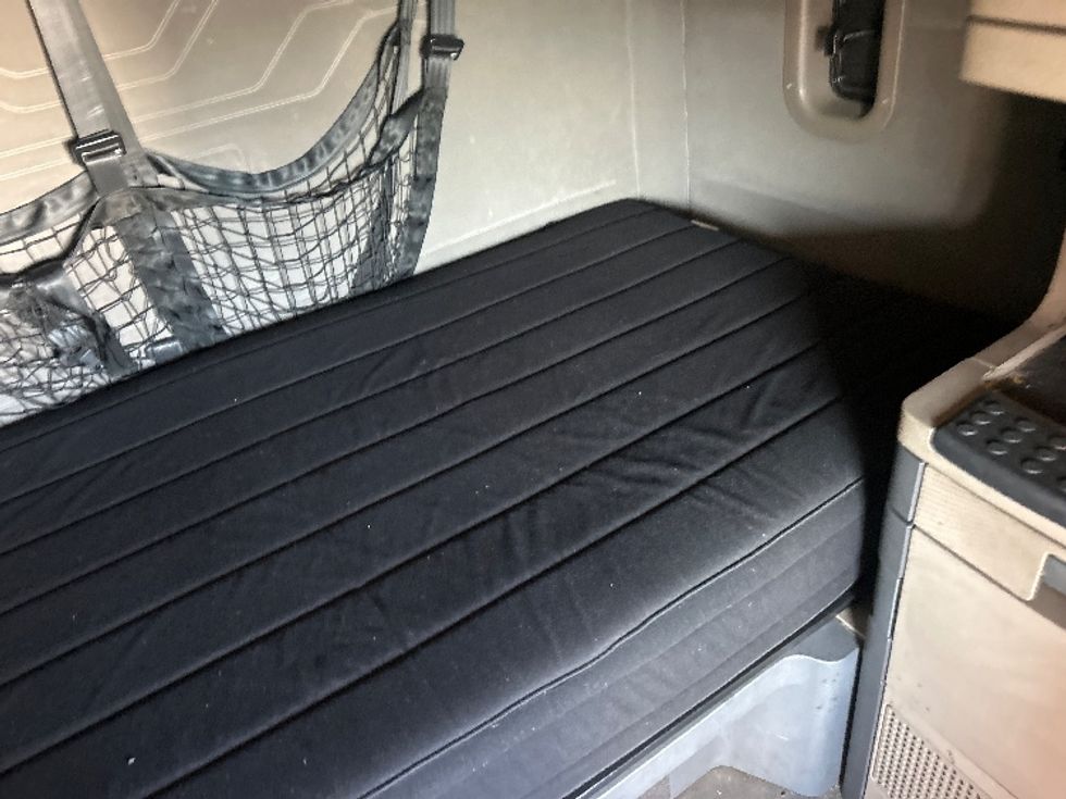 Sleeper Tractor-Heavy Duty Tractors-Freightliner-2020-Cascadia 12564ST-Torrance-CA-398,044\n\t\tmiles-$ 59,250 - Image 17