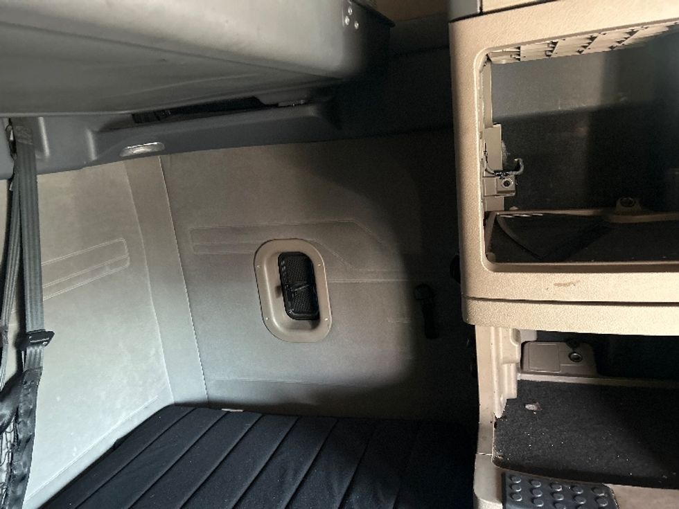 Sleeper Tractor-Heavy Duty Tractors-Freightliner-2020-Cascadia 12564ST-Torrance-CA-398,044\n\t\tmiles-$ 59,250 - Image 18